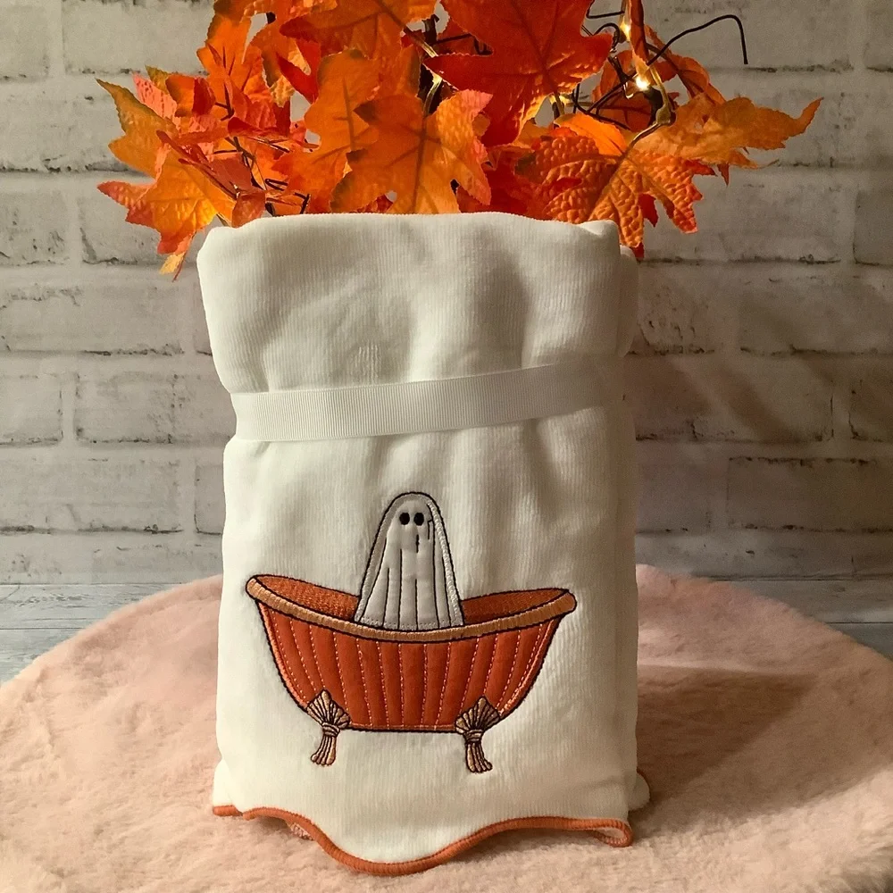 KASSADECOR Set Of 2 Ghost Bath Hand Towels